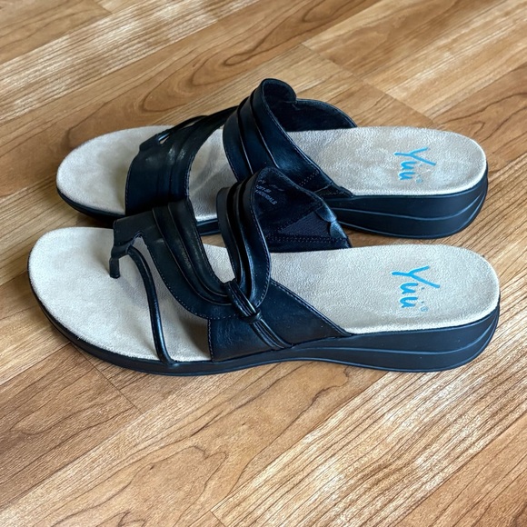 Yuu  Black Sandals Women's 9.5 M Julietta Casual Slip On, Toe Loop, Wedge Slide - Picture 3 of 9